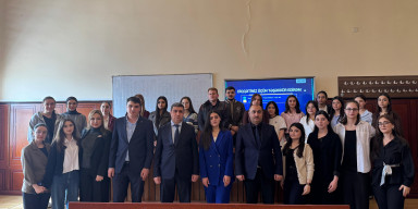 Fizika fakültəsi Tələbə Elmi Cəmiyyətinin elmi seminarı keçirilib