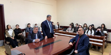 İtaliyanın Calabria Universitetinin professoru BDU-nun gənc alimlərinə mühazirə oxuyub