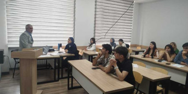 "Media and Children" mövzusunda açıq dərsi keçirilib