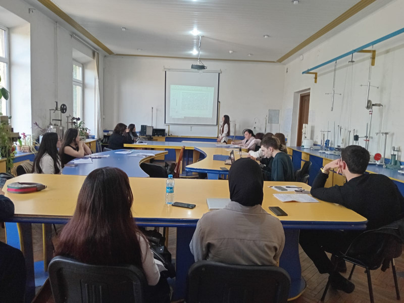 Optika və molekulyar fizika kafedrasının seminarı keçirilib