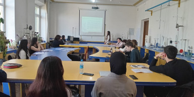 Optika və molekulyar fizika kafedrasının seminarı keçirilib