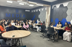 “MediaPulse” təcrübə proqramının qonağı tanınmış aparıcı Rafiq Həşimov olub