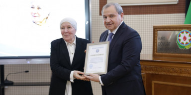 “Yaxın və Orta Şərq xalqlarının ədəbi-mədəni əlaqələrində ortaq abidələrin tədqiqi”