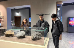 Bakı Dövlət Universitetinin (BDU) Coğrafiya fakültəsi Tələbə Gənclər Təşkilatının (TGT) təşkilatçılığı ilə universitet ərazisində fəaliyyət göstərən Faydalı Qazıntılar Muzeyinə maarifləndirici ekskursiya keçirilib