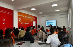 Bakı Dövlət Universitetində (BDU) “BDU könüllüləri” təşkilatının təşəbbüsü ilə “Urban Talks” layihəsi çərçivəsində “Davamlı şəhər turizmi modelləri və Azərbaycanın kiçik tarixi şəhərlərinə inteqrasiyası” mövzusunda görüş keçirilib