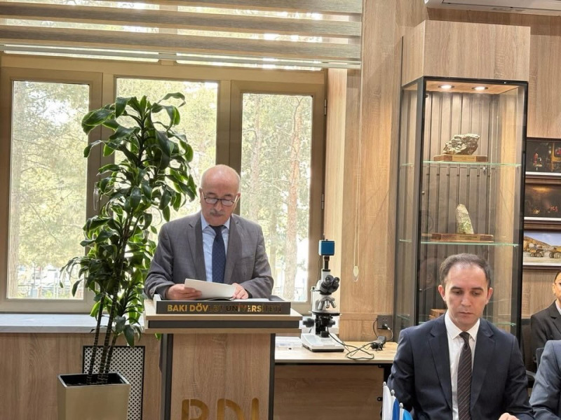 Bakı Dövlət Universitetinin (BDU) “BDU könüllüləri” təşkilatının təşəbbüsü ilə Ekologiya və torpaqşünaslıq, Geologiya və Coğrafiya fakültələrinin birgə təşkilatçılığı ilə “22 Aprel - Beynəlxalq Yer Günü”nə həsr olunmuş maarifləndirici tədbir keçirilib.