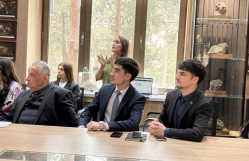 Bakı Dövlət Universitetinin (BDU) “BDU könüllüləri” təşkilatının təşəbbüsü ilə Ekologiya və torpaqşünaslıq, Geologiya və Coğrafiya fakültələrinin birgə təşkilatçılığı ilə “22 Aprel - Beynəlxalq Yer Günü”nə həsr olunmuş maarifləndirici tədbir keçirilib.