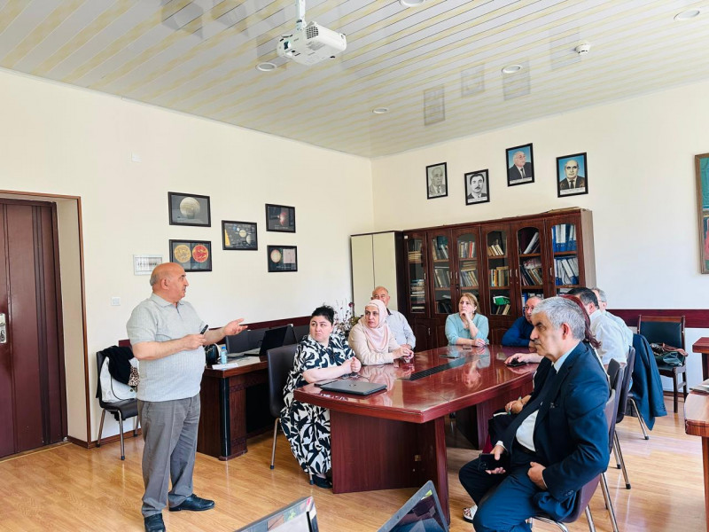 Astrofizika kafedrasında elmi seminar keçirilib