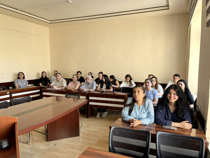 Bərk cisimlər fizikası kafedrasında elmi seminar keçirilib