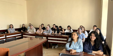 Bərk cisimlər fizikası kafedrasında elmi seminar keçirilib