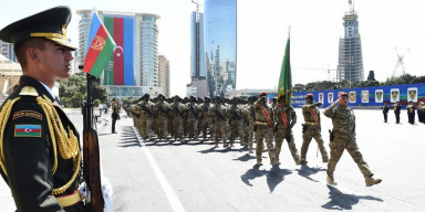 Müzəffər Komandan, qalib Ordu