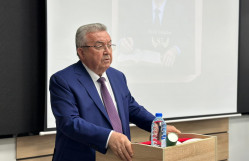FAZİL VAHİDOVUN 85 İLLİK YUBİLEYİNƏ HƏSR EDİLMİŞ KİTABIN TƏQDİMATI KEÇİRİLİB
