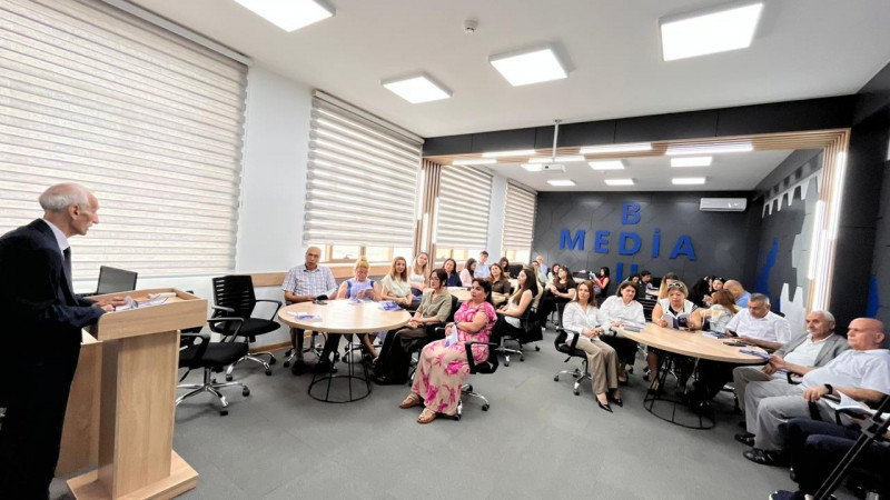 Sosial media ilə bağlı yeni tələblər və yeni dərslik