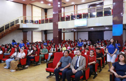 BDU rektoru abituriyentlərlə görüşüb