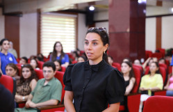 BDU rektoru abituriyentlərlə görüşüb