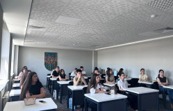 BDU əməkdaşları təhsil sərgisində abituriyentlər üçün infossesiya keçirib