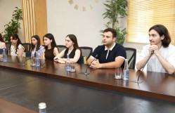 Xaricdə təhsil üzrə Dövlət Proqramının qalibi olan BDU məzunlarının bir qrupu ilə görüş