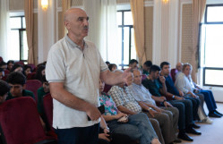 “GeoCamp” Tələbə yay düşərgəsində Dövlət Ekoloji Təhlükəsizlik Xidmətinin rəisi Hikmət Əlizadə ilə görüş