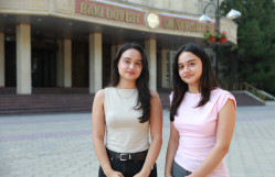 Əkiz tələbələr: “Atamızın arzusu hər üç qızının BDU məzunu olmasıdır” 