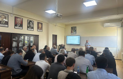 Türkiyənin Koç Universitetinin professoru BDU-da məruzə edib