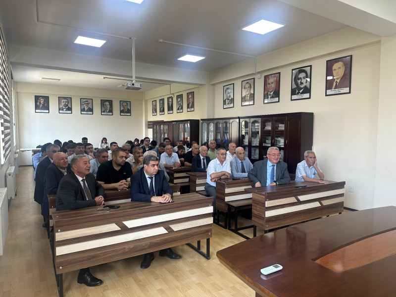 Türkiyənin Koç Universitetinin professoru BDU-da məruzə edib