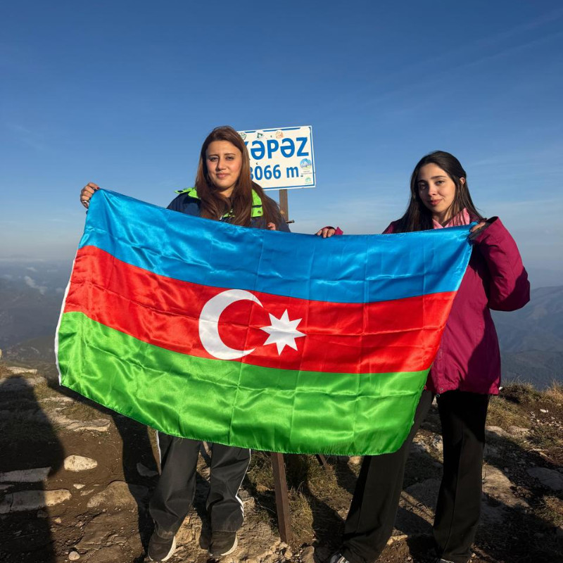 BDU- nun TARİX FAKÜLTƏSİNİN MAGİSTRANTLARI ANIM GÜNÜ İLƏ ƏLAQƏDAR KƏPƏZ ZİRVƏSİNƏ TƏŞKİL OLUNAN YÜRÜŞDƏ İŞTİRAK EDİBLƏR