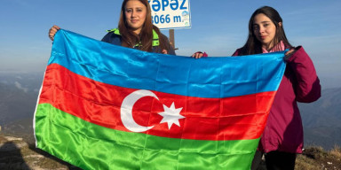 BDU- nun TARİX FAKÜLTƏSİNİN MAGİSTRANTLARI ANIM GÜNÜ İLƏ ƏLAQƏDAR KƏPƏZ ZİRVƏSİNƏ TƏŞKİL OLUNAN YÜRÜŞDƏ İŞTİRAK EDİBLƏR