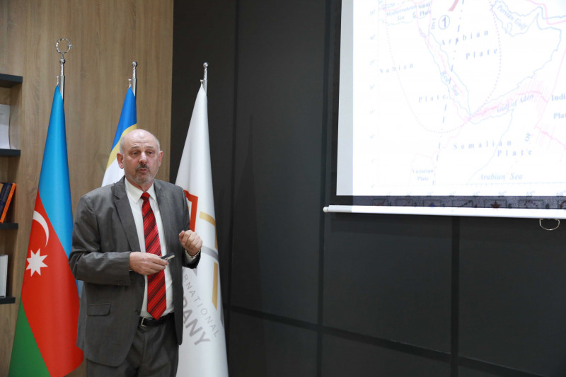 İsrailin Təl-Əviv Universitetinin professoru Lev Eppelbaum BDU tələbələrinə ustad dərsi keçib