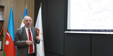 İsrailin Təl-Əviv Universitetinin professoru Lev Eppelbaum BDU tələbələrinə ustad dərsi keçib