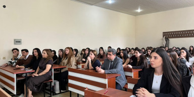 Fizika fakültəsi Tələbə Elmi Cəmiyyətinin elmi seminarı keçirilib