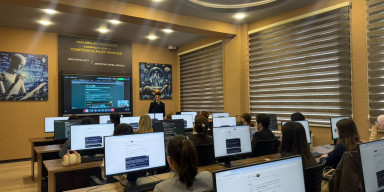 BDU-da “Süni intellekt müəllimin köməkçisi kimi” mövzusunda təlim keçirilib
