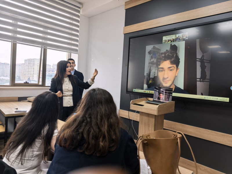 “Filologiya Çin dili və ədəbiyyatı” ixtisası üzrə təhsil alan I kurs tələbələri ilə hal hazırda bu proqram üzrə Çində təhsil alan tələbələrinin informativ görüşü keçirilib
