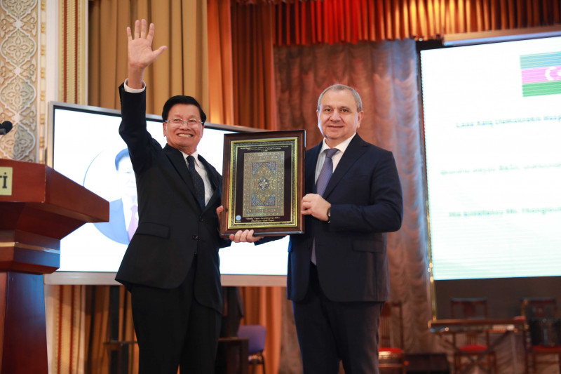 Laos Prezidenti BDU-nun tələbələri ilə görüşüb
