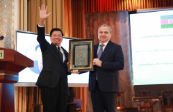 Laos Prezidenti BDU-nun tələbələri ilə görüşüb