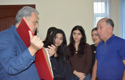 TƏLƏBƏLƏRIMİZ DÖVLƏT ARXİVİNDƏ