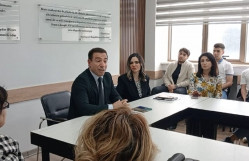 Ümumdünya Layiqli Əmək Gününə həsr olunmuş dəyirmi masa