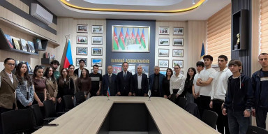 Dövlət Müstəqilliyinin Bərpası Gününə həsr olunmuş “Azadlığın Üçrəngli İmzası” adlı dəyirmi masa keçirilib.