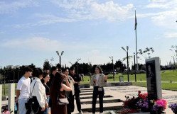27 Sentyabr – Anım Günü ilə əlaqədar Bakı Dövlət Universitetinin (BDU) Geologiya fakültəsi Tələbə Gənclər Təşkilatının (TGT) təşəbbüsü ilə bir qrup tələbənin II Fəxri xiyabana ziyarət təşkil olunub.