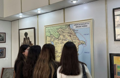 Azərbaycanın Müstəqilliyinin Bərpası Günü münasibətilə “Ekskursiya” klubunun birgə təşkilatçılığı ilə İstiqlal Muzeyinə ekskursiya keçirilib