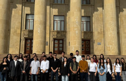 Azərbaycanın Müstəqilliyinin Bərpası Günü münasibətilə “Ekskursiya” klubunun birgə təşkilatçılığı ilə İstiqlal Muzeyinə ekskursiya keçirilib