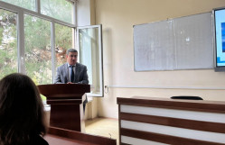 Fizika fakültəsi Tələbə Elmi Cəmiyyətinin elmi seminarı keçirilib