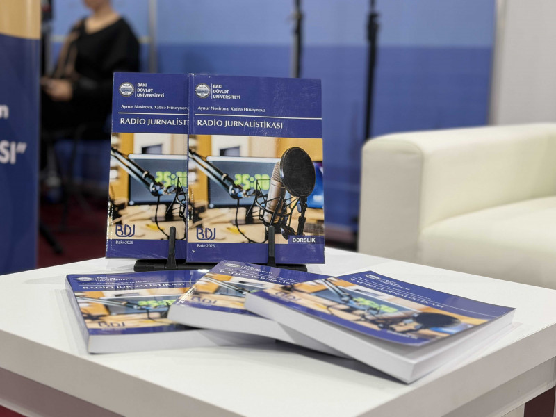 XII Bakı Beynəlxalq Kitab Sərgisində BDU-nun “Radio jurnalistikası” dərsliyi  təqdim olunub