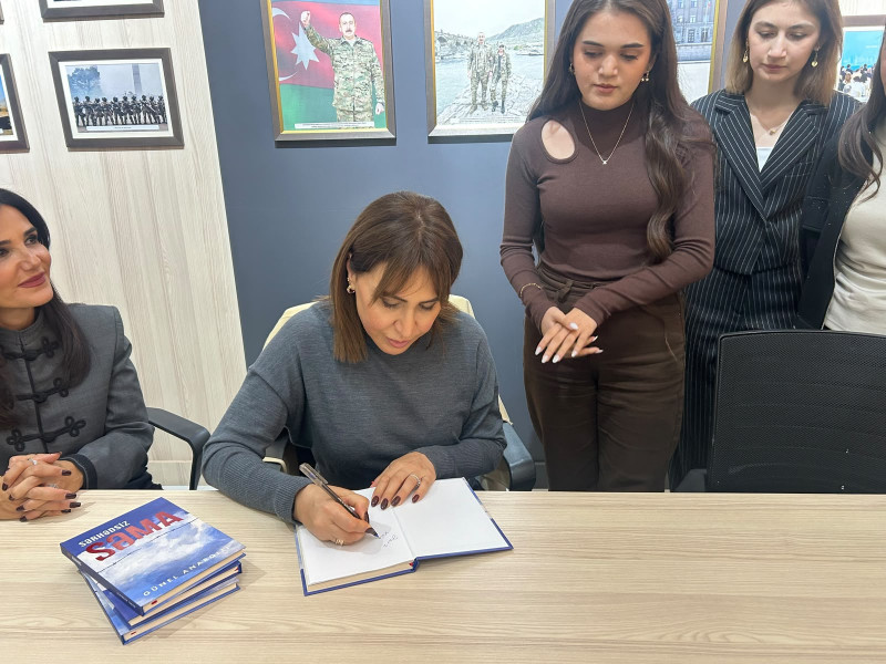 Yazıçı Günel Anarqızının “Sərhədsiz səma” kitabının müzakirəsi