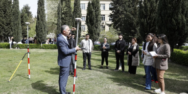 Açıq havada praktiki dərs keçirilmişdir