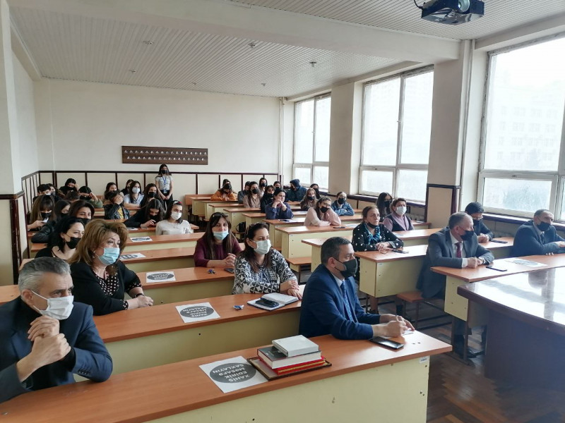 “Fasiləsiz təhsil prosesində kitabxanaların rolu” mövzusunda elmi seminar